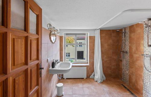 Sabina Monteurwohnung I 75 Zoll TV I KÜCHE I BAD I BACKOFEN I - Foto 15