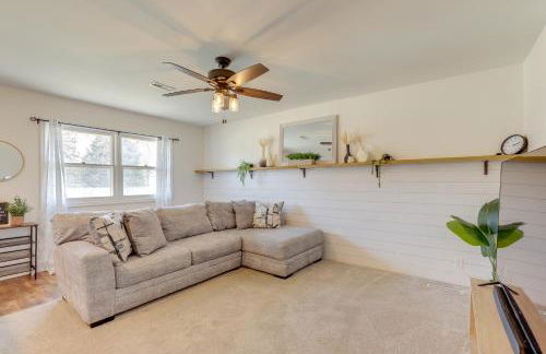 Family-Friendly Lincoln Home with Sandbox and Grill! - Foto 1