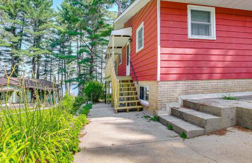 Waterfront Berry Lake Getaway with Sunroom! - Foto 32