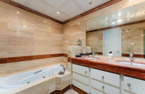 Luxury Beachfront Penthouse Marbella - heated pool & seaviews - Photo 19