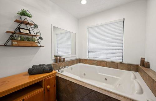 Locklyn's Loft | Views, Hot Tub, Game Room & MORE! - Foto 23