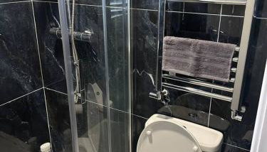 Double Room Ensuite in Croydon Family Home - Foto 2, towels, Shower