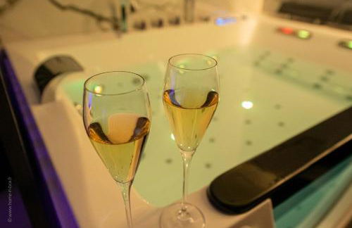 Love Room 91 avec Jacuzzi XXL - 15min Orly - 30 min Paris - Foto 12