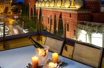 Apartamento ático enfrente del Museo Dalí - Foto 1