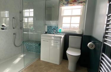 Private detached cottage sleeps 4 - Photo 24