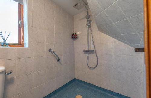 The Owl House with swimming pool and private hot tub - Foto 18