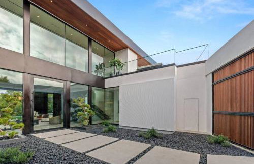 Luxurious 5BR Villa in BH with Pool, Theater, and Views - Foto 9