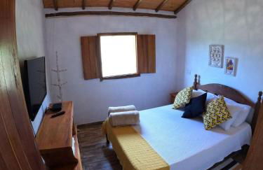 Chalés Vila Carrancas - Ao lado do centro com piscina, cozinha completa e muita tranquilidade - Foto 8