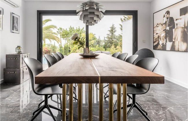 Magnificent And Modern Decorated Villa - Photo 14