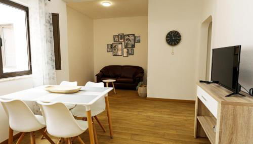 B87 - Windmill 2 Bed Apartment in Odiaxere - Foto 3