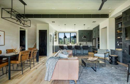 Luxe 3BR Lake Escape - BBQ Firepit & Pickleball - Foto 7