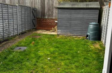 Andover Charming Three Bedroom House - Photo 11