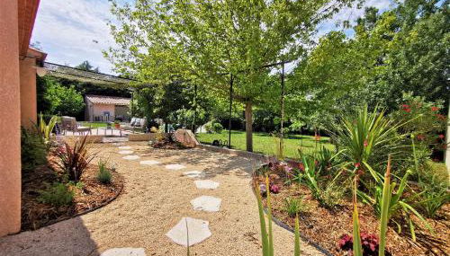 ENTRE RHÔNE et GARRIGUE - Photo 2