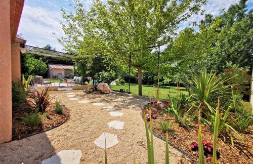 ENTRE RHÔNE et GARRIGUE - Photo 2