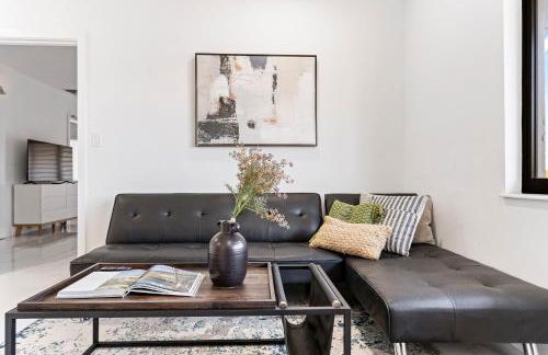 April Sale! 4BR - Private Yard, Grill, Soaking Tub, Near Coral Gables & MIA Airport - Foto 28