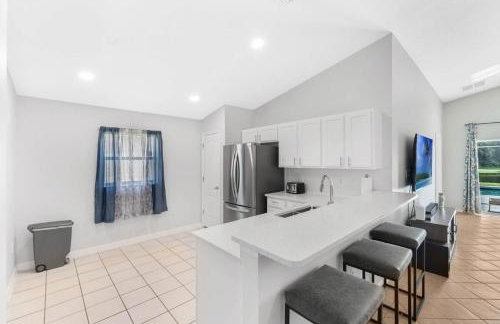 Stunning Newly Renovated Pool Home close to Disney - Foto 9