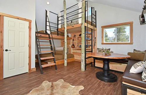 The Basecamp Cabin [RIGHT] at Bison Peak Lodge - Foto 19