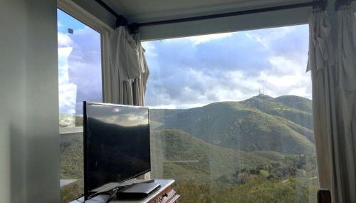 Pet Friendly Charming Cottage with Incredible Views and Hot-tub in Rainbow, California - Foto 4