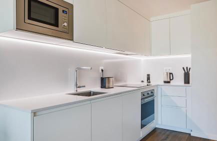 Soft Modern Flat With Pool & Gym by LovelyStay - Photo 4