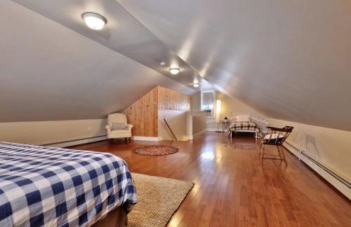 Chittenden Farmhouse - Historic 4BR, 2BA, 20 Min to Skiing, 7 Min to Mountaintop Resort - Foto 35