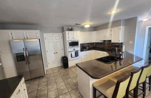 Large near Shops/Dining & easy access to freeway - Foto 38