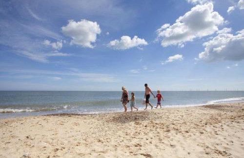 2 Storey 3 Bedroom Chalet -Outdoor Swimming Pool - sleeps up to 6 - 5 min walk to the Beach, near Broads and Great Yarmouth - Foto 13