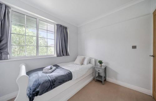 Surrey's Charming Modern Maisonette with Parking - Pass the Keys - Foto 3