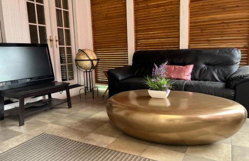 5 Bedroom Huge House in Best Location Parking Fireplace Back Yard - Foto 19