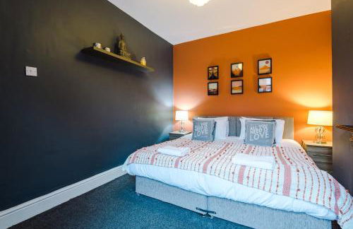 Spacious Modern Chester Home - Great Location - Photo 67