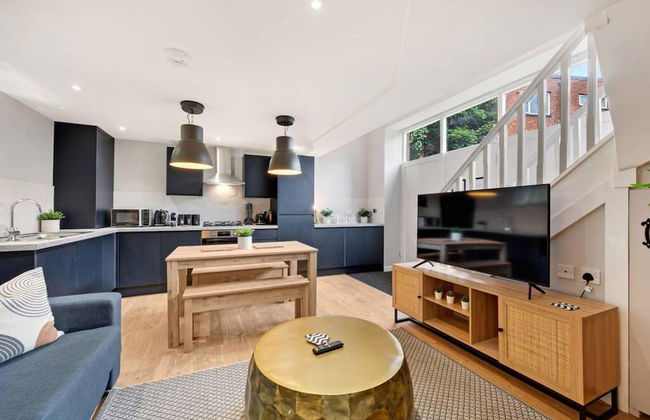 Host Apartments The Georgian Coach House 2 - Photo 31