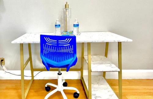 The Sapphire Haven - Your Old Brooklyn Oasis Awaits Families, Couples, Business Travelers Near Downtown With Parking, 300 MB WiFi & Self Check-In - Foto 23