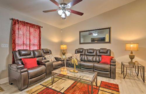 The Royal Retreat about 10 Mi to Local Beaches! - Foto 1