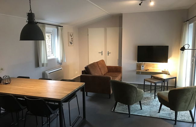 Peaceful Forest Chalet - Photo 3