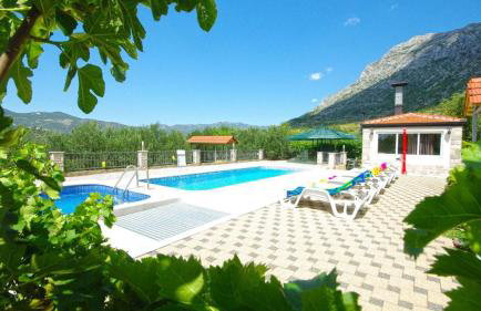 Vila Nova with private heating pool and jacuzzi - Foto 8