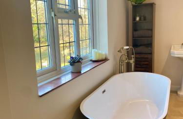 Cosy Riverside Hideaway - Photo 14