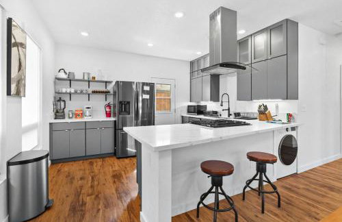 3BR 2BA Retreat with Pool 1 Mile to Downtown - Foto 6