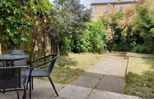 6-Bedroom Contractor House with 9 Beds - Managed by Your Lettings Short Lets & Serviced Accommodation Peterborough including Free Parking and WiFi and Netflix - Photo 21