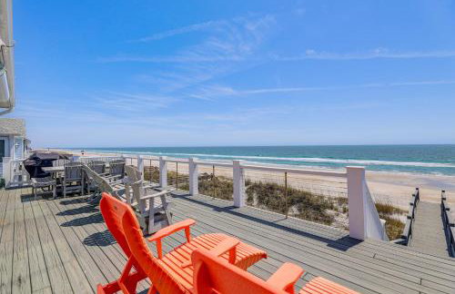 Beachfront Oasis w/ 2 Large Decks, BBQ & Views! - Foto 1