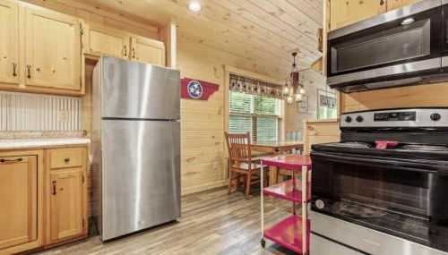 Falling Brook – Cozy Creekside Cabin with Hot Tub, Game Loft & Dog-Friendly Comfort - Foto 5