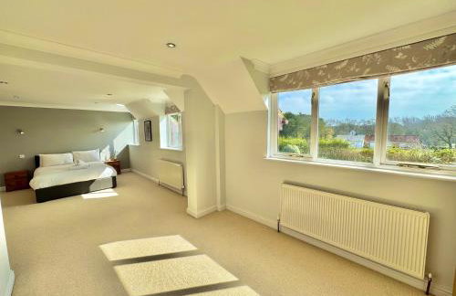 Stunning 7 Bedroom Escape Near New Forest and Beach - Large Garden - Serene Setting - Sleeps 14 - Foto 33