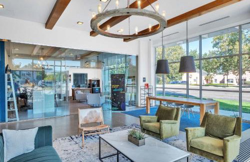 Chic and Modern Getaway with Gym 5 Min to Downtown - Foto 31