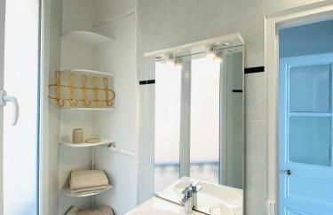 Elegant Montmartre Apartment Overlooking Paris Rooftops - Foto 19