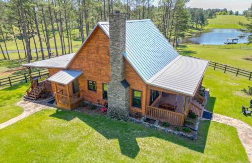Spacious Alabama Retreat - Deck, Grill and Fire Pit! - Foto 1