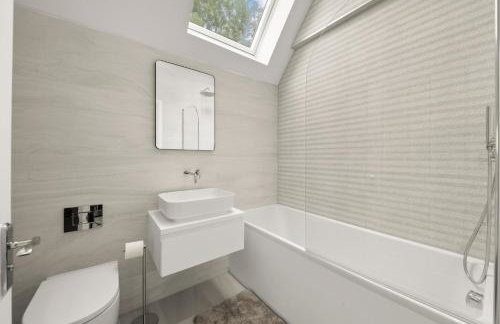 3 Bed House near Purley, by ARP Homes, Free Parking, Ideal for Long Stays & Insurance Bookings - Foto 26