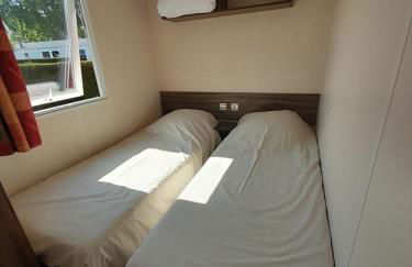 Mobil home camping les Charmettes 4 étoiles les MATHES en Charente Maritime prés du ZOO de la Palmyre 8 personnes tout confort 3 chambres 2salles de bains 2 WC Lave linge lave vaisselle Climatisation bien situé - Foto 6