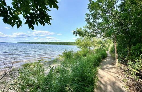 Modern Lakefront Retreat w King Bed - Foto 48