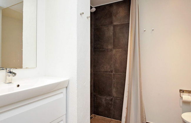 6 Person Holiday Home on a Holiday Park - Photo 13