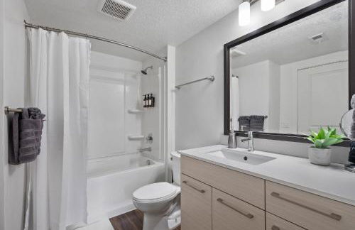 Deluxe 1BR 1BA Pool, Gym, Htub, Pkg - Foto 28