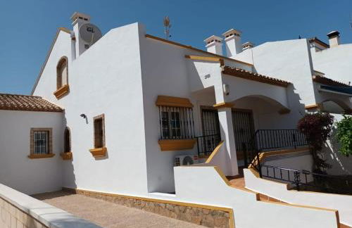 3 Bed Townhouse Overlooking Com Pool LD314 - Foto 29