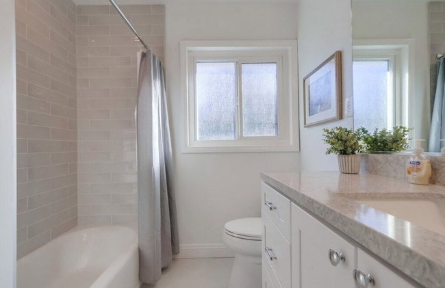 Beautiful Remodel 3 Bedroom 2 Bathroom Home With Pool & Jacuzzi - Foto 31